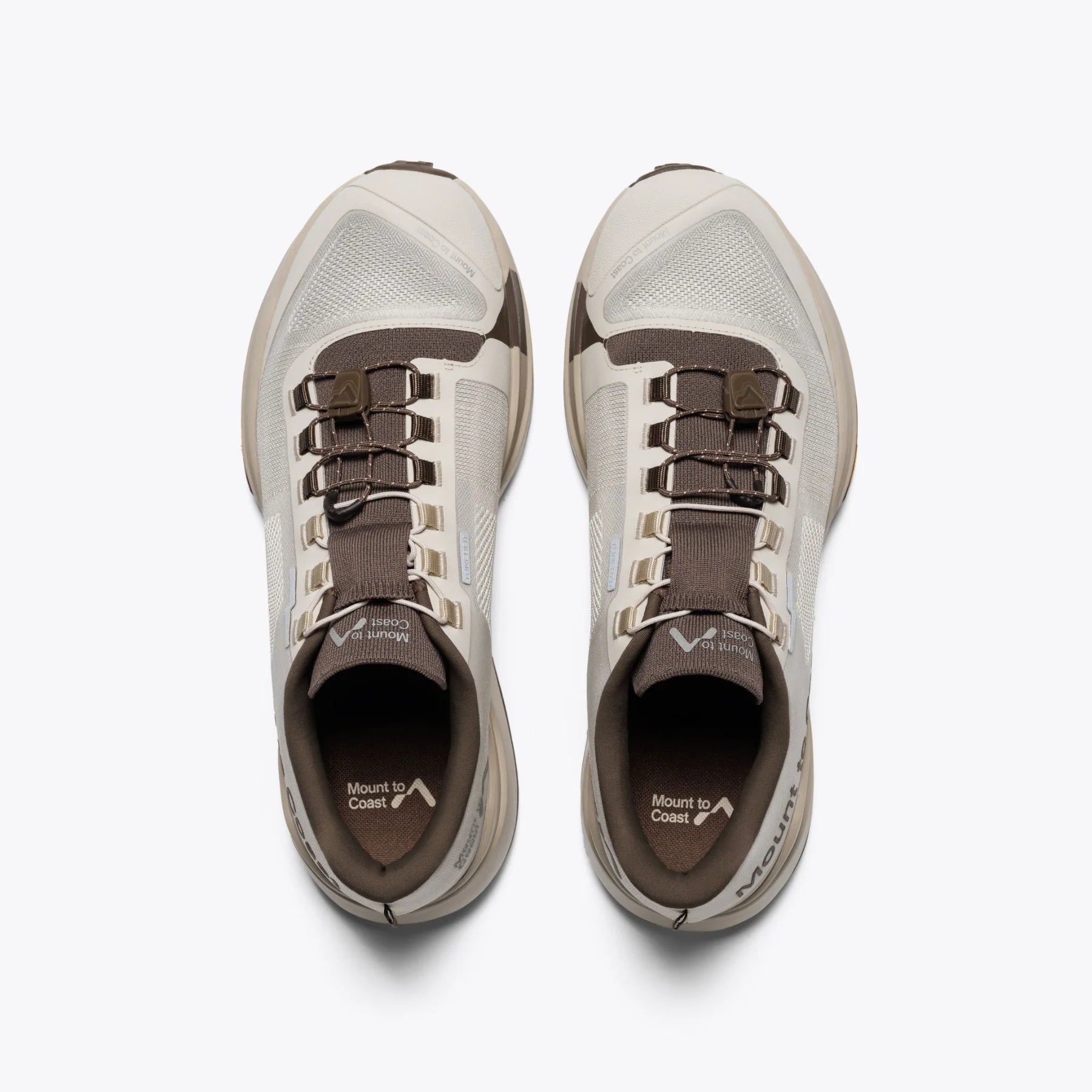 Mount to Coast T1 trail running shoes, top-down view. Beige and brown colorway. Brand logo on the tongue and insole.
#Color_dune