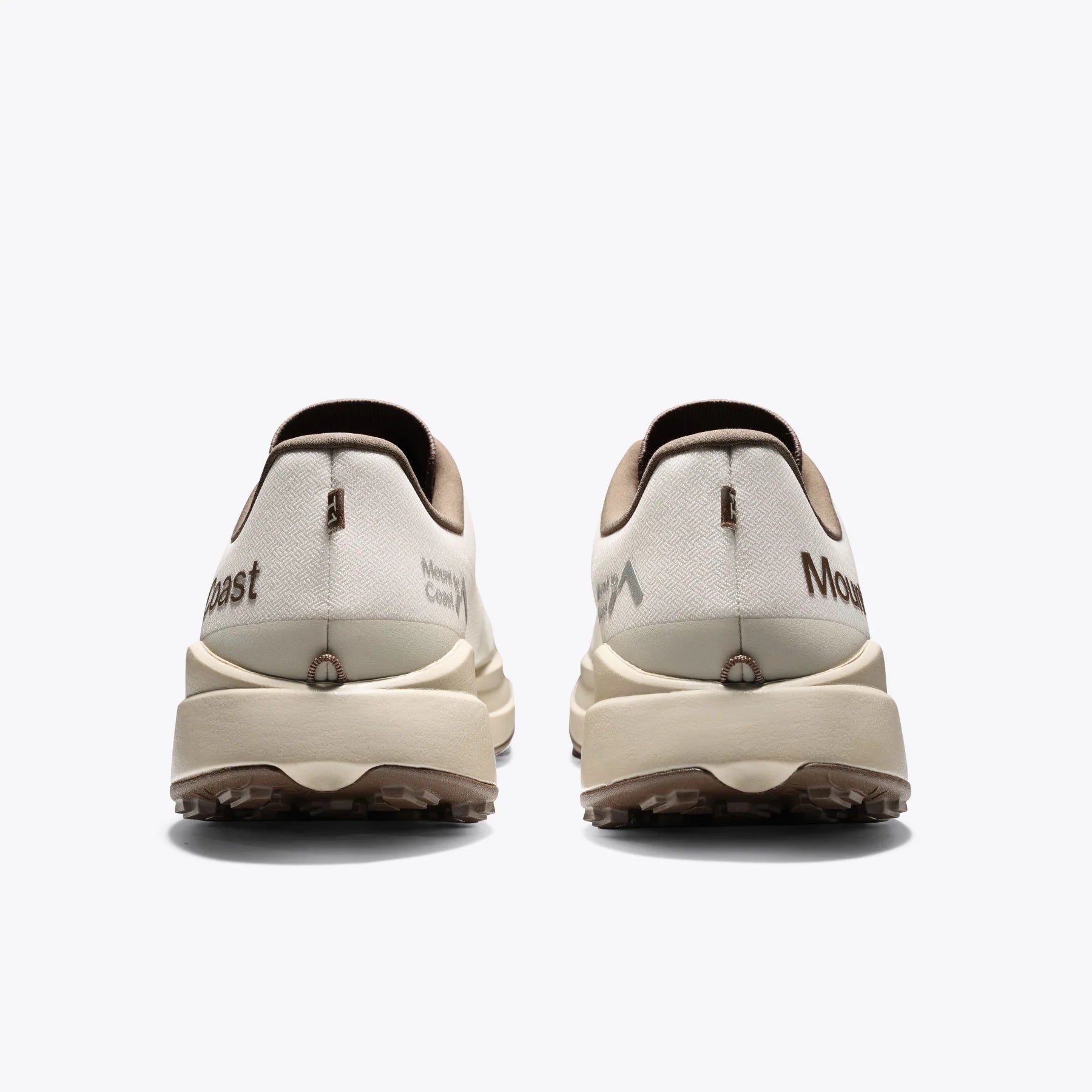 Mount to Coast T1 trail running shoes rear view. Beige and brown colorway. Brand logo and design detail on the heel.
#Color_dune