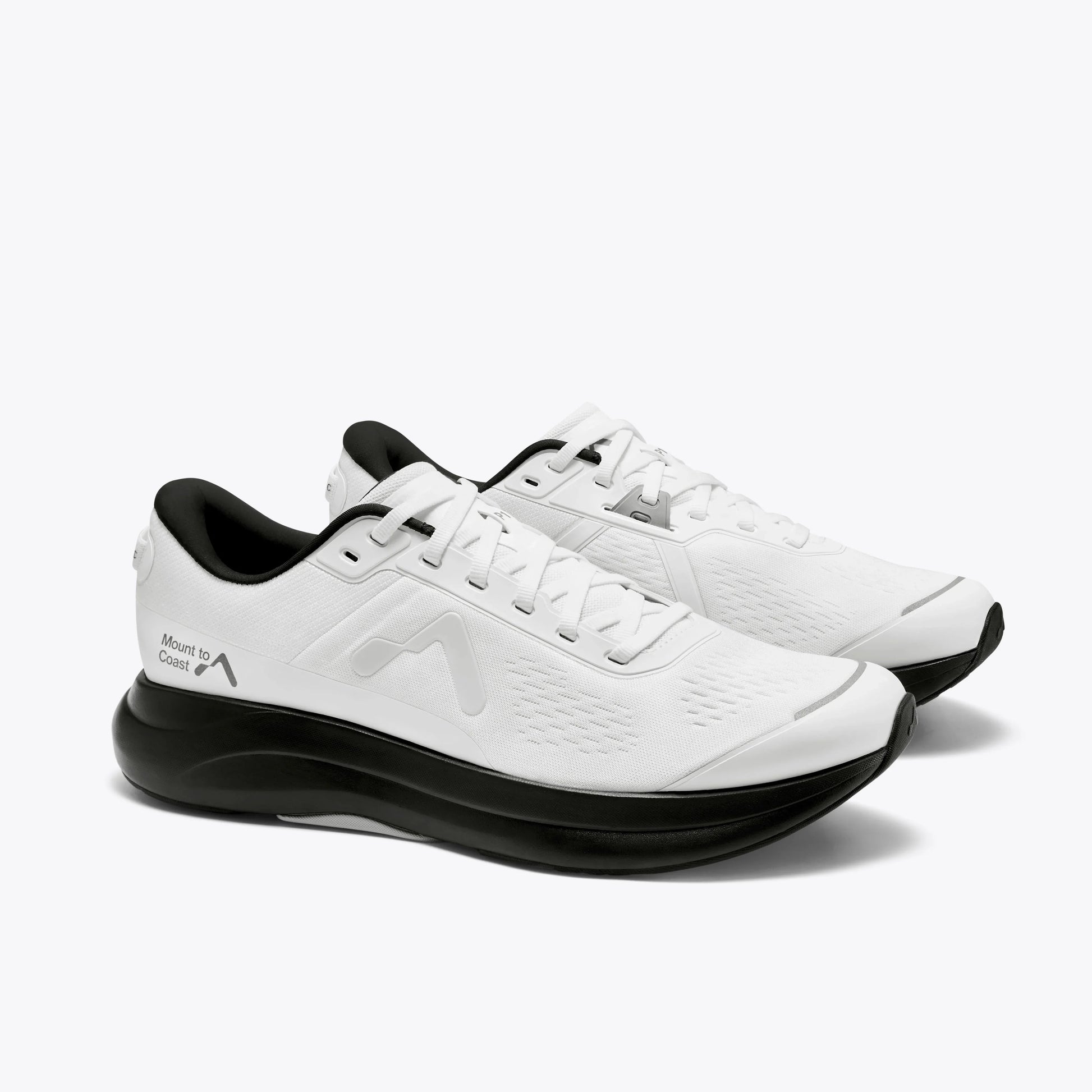 P1 white and black stability running shoe with 3D Archrail tech. Enhanced forefoot stability. #Color_white|black