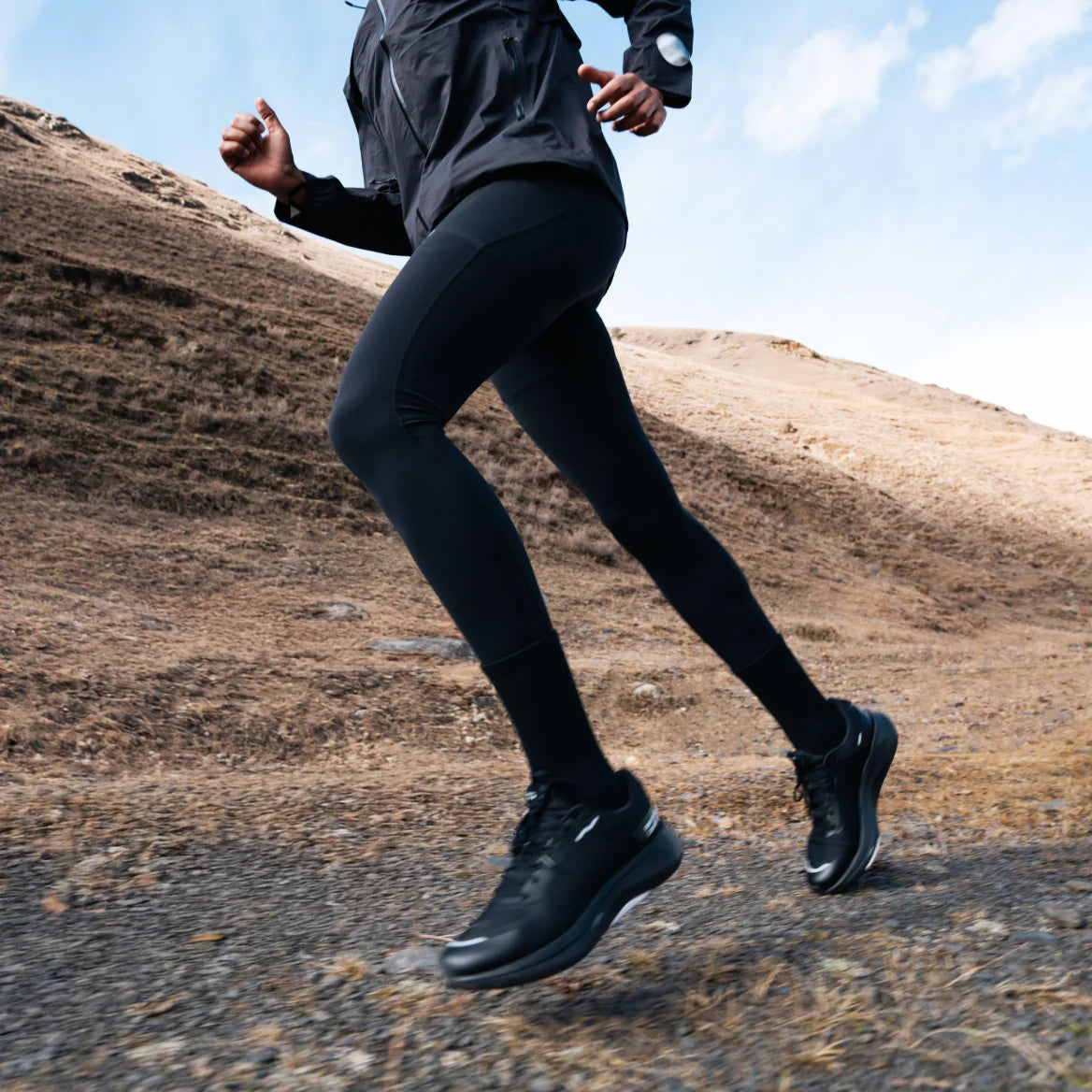 Mount to Coast S1 black running shoes, athlete running #Color_black